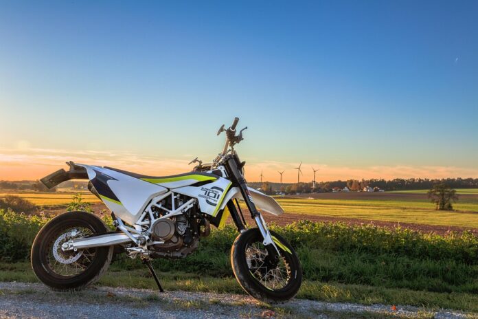 motorcycle-3746257_960_720.jpg
